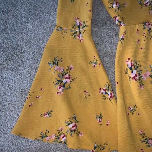 Dark yellow dress with bell sleeves - Picture 4 of 7